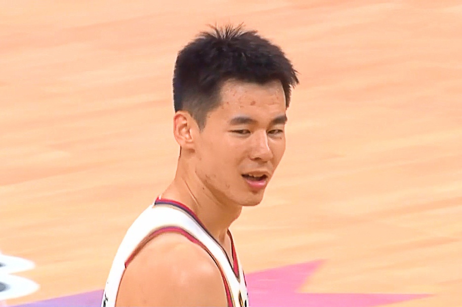 组织核心!郭昊文送11助攻 13中6拿到18分3篮板